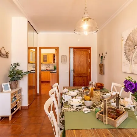 Flatguest Nidillos + 3bdr + Coastal + Wifi Apartment